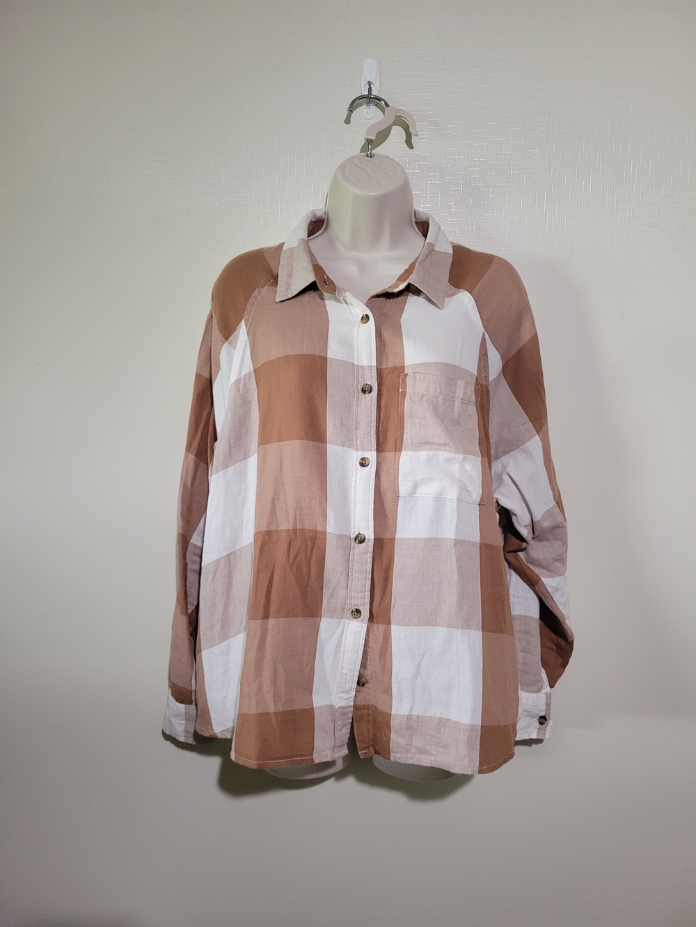 SO Plaid Button-Up Shirt  in White and Tan